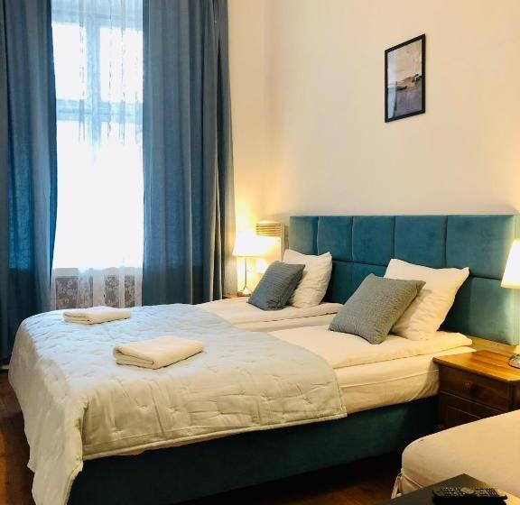 Quarto Triplo Estandar, Krakow Apartments & Rooms