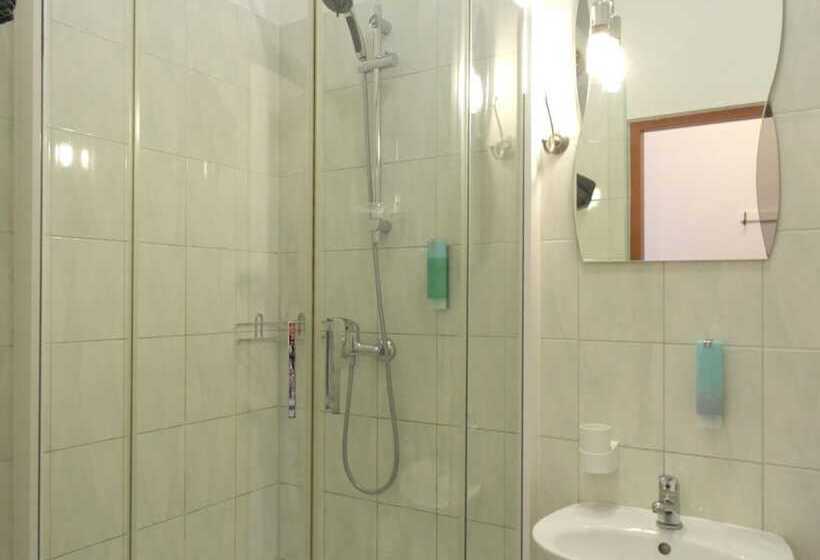 Quarto Triplo Estandar, Krakow Apartments & Rooms