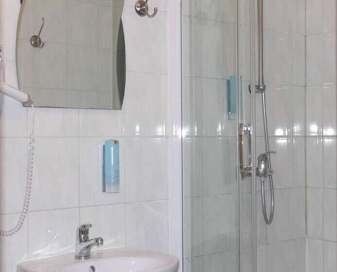 Quarto Triplo Estandar Banheiro Compartilhado, Krakow Apartments & Rooms