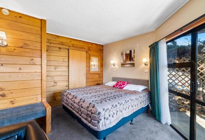 이그제큐티브 스튜디오, Aspiring Lodge Motel