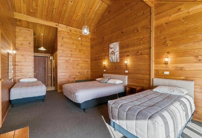 패밀리 스튜디오, Aspiring Lodge Motel