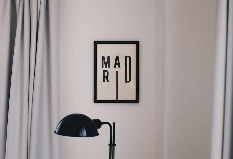 اتاق لوکس با چشم‌انداز شهر, Dear Hotel Madrid