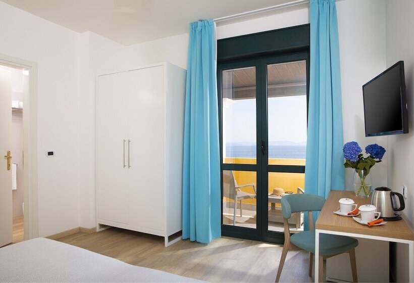 Трехместный Номер Deluxe Вид на Море, Lu  Hotel Maladroxia
