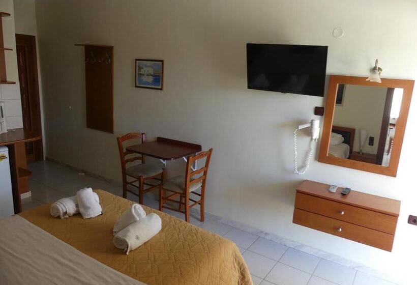 Quarto Estandar com Terraço, Katerina
