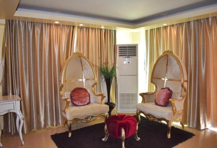 스위트 킹사이즈 침대, Golden Phoenix Hotel Boracay