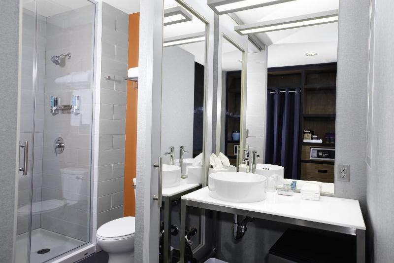 Номер Стандарт, Aloft Durham Downtown