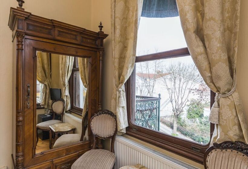 חדר קומפורט עם נוף לים, Büyükada Anastasia Meziki History Mansion