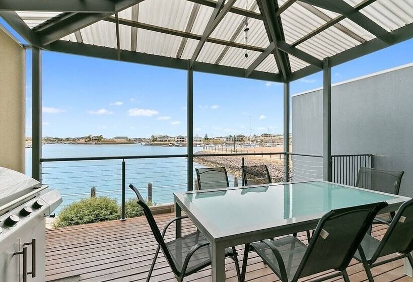 带3个卧室的豪华公寓, Wallaroo Marina Apartments