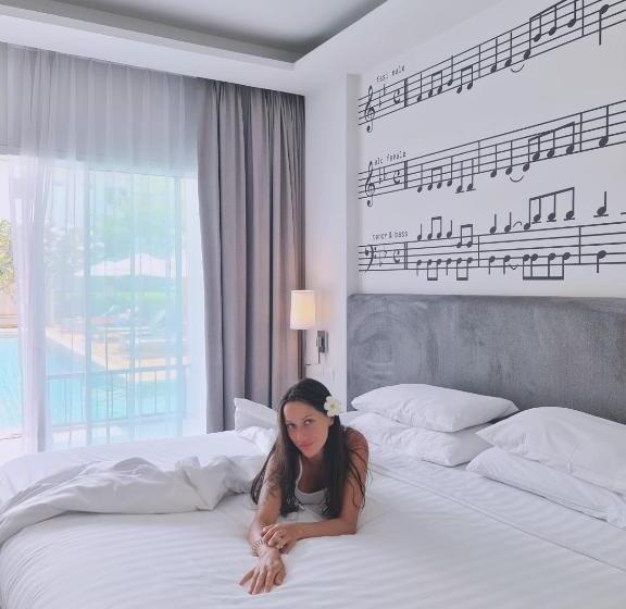 디럭스 룸, The Melody Phuket   Sha Extra Plus