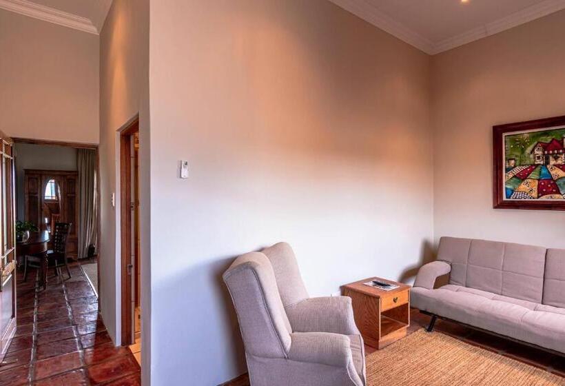 Люкс, Mooiplaas Guest House