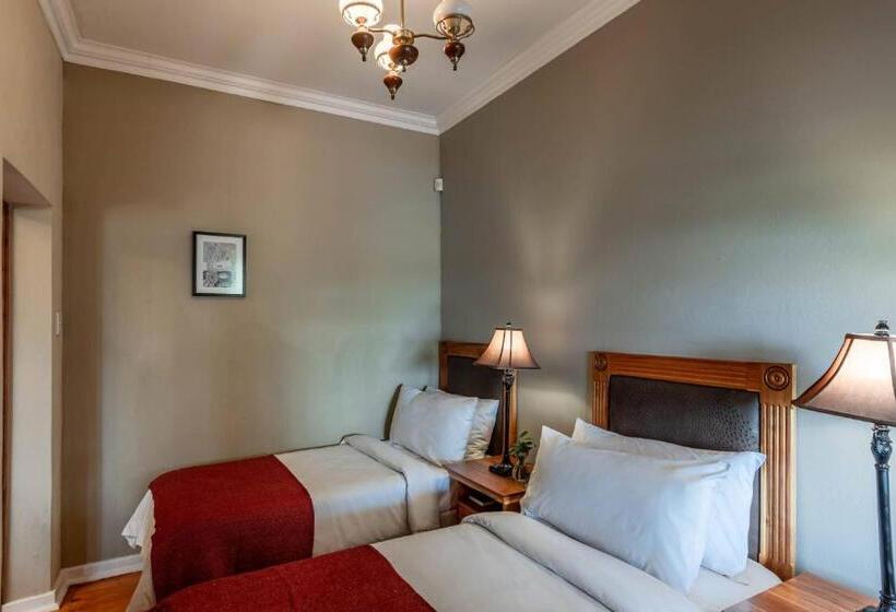 Семейный Номер Вид на Сад, Mooiplaas Guest House