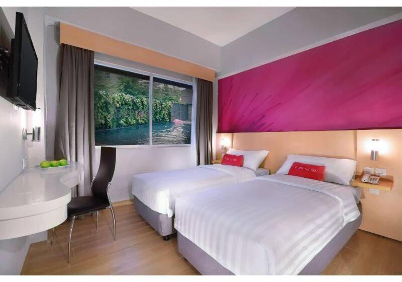 Номер Стандарт Вид на Бассейн, Favehotel Jababeka Cikarang