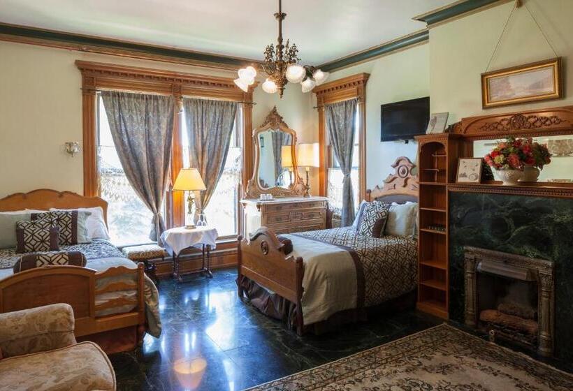 标准间, Henderson Castle Inn