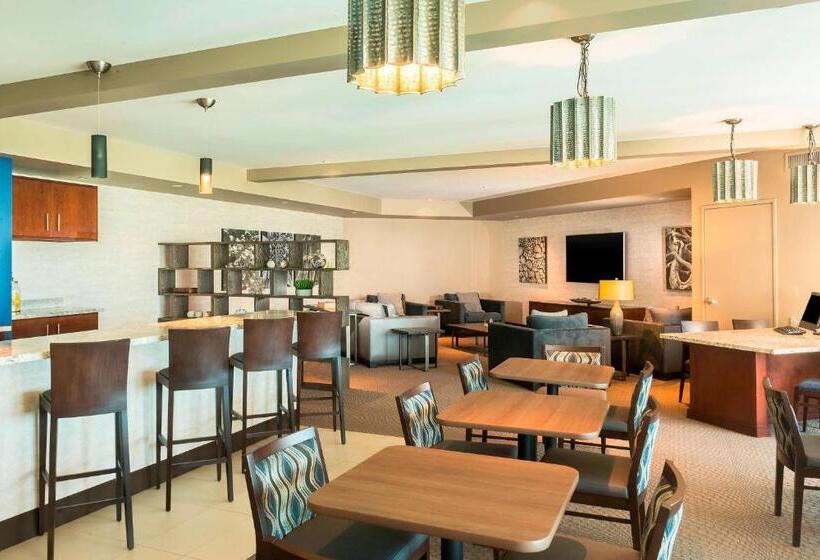 Номер Клуб Кровать Кинг, Sheraton Mesa Hotel At Wrigleyville West