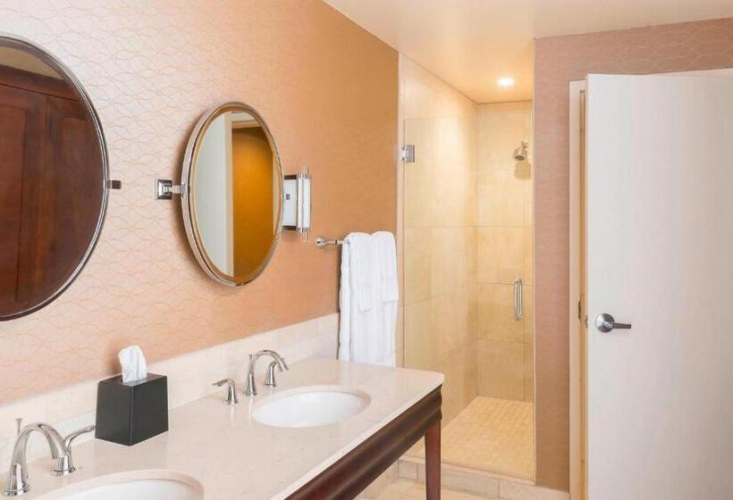 Люкс Кровать Кинг, Sheraton Mesa Hotel At Wrigleyville West