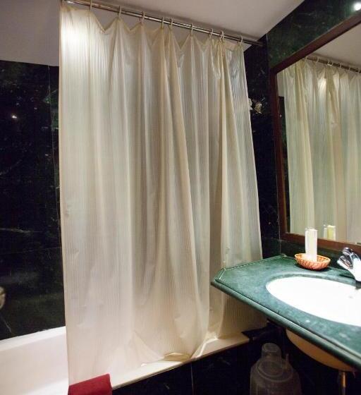 اتاق کلاب, The Oasis  Vadodara