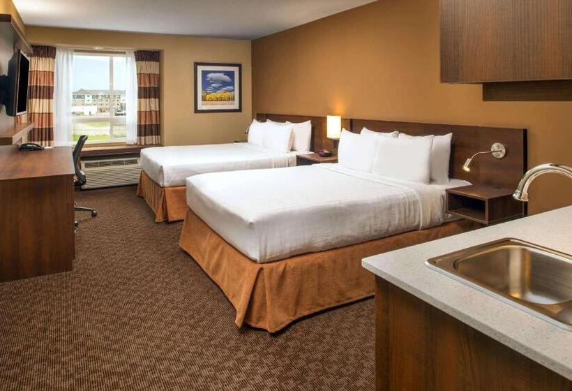 Номер Superior, Microtel Inn & Suites By Wyndham Red Deer