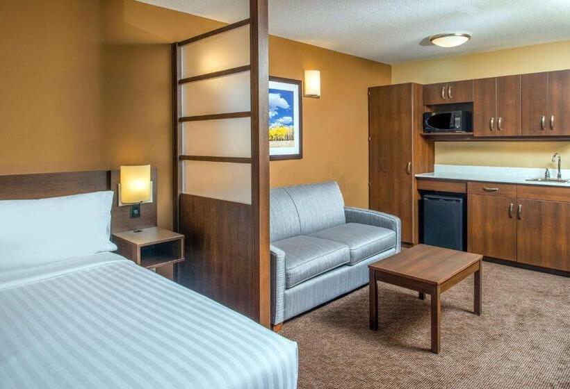 Студия Стандарт, Microtel Inn & Suites By Wyndham Red Deer