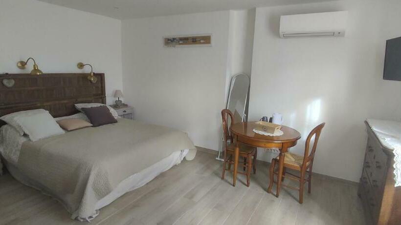 اتاق استاندارد یک نفره, Chambre D Hotes Mas Pékin