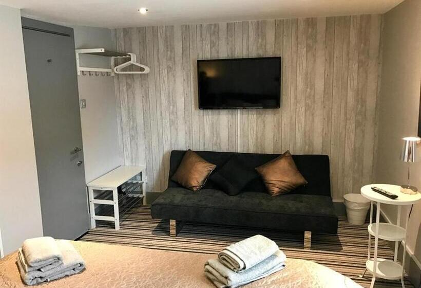 Номер Стандарт Трехместный, Ei8ht Brighton Guest Accommodation