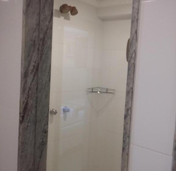 Quarto Familiar, Saionara