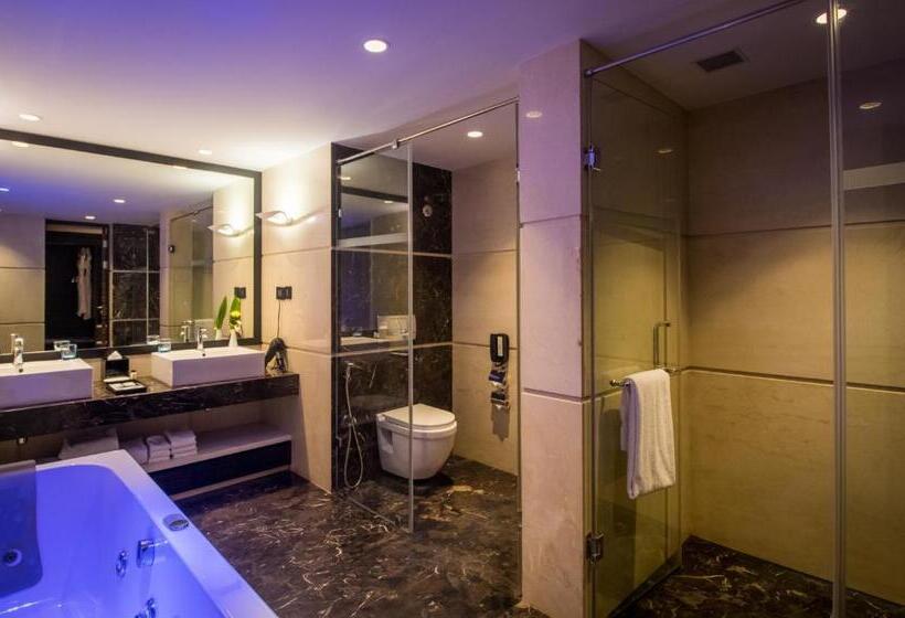 Президентский Люкс, Planet Hollywood Beach Resort Goa