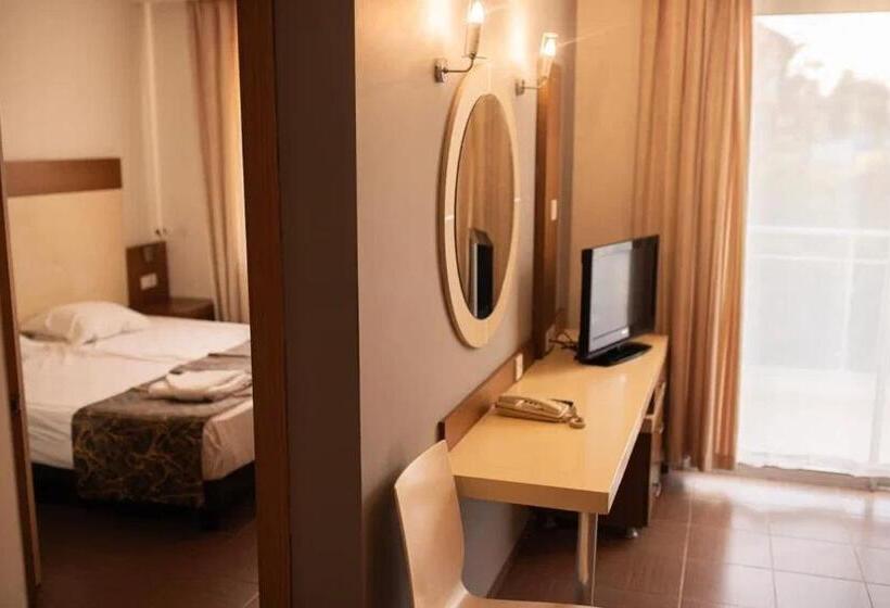 اتاق خانوادگی, Akalia Resort