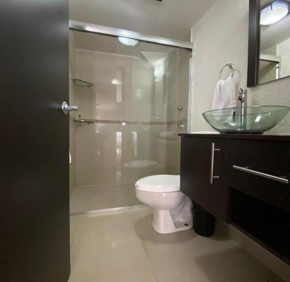 Escritório Estándar, Grupo Kings Suites Chimborazo