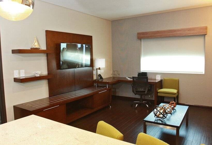 スイート, Holiday Inn Express & Suites Mexicali, An Ihg