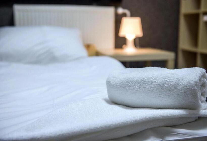 اتاق استاندارد با سرویس بهداشتی مشترک, Hostel Seven