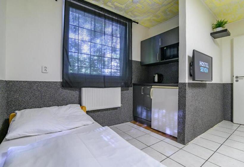 آپارتمان 1 خوابه, Hostel Seven