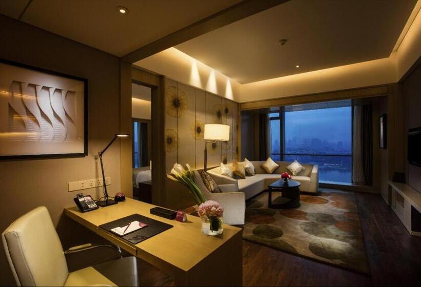Номер Стандарт с Гостиной, Crowne Plaza Fuzhou Riverside, An Ihg