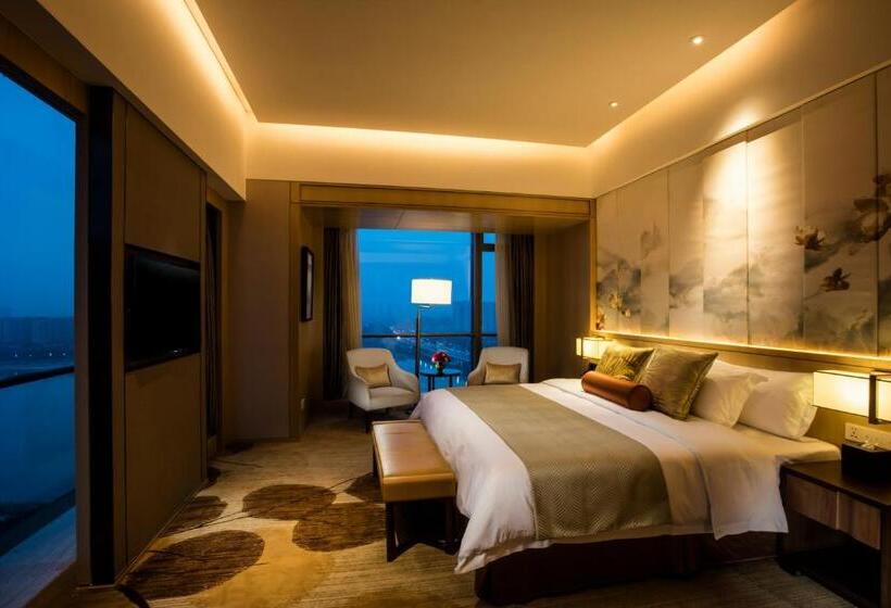 Номер Стандарт с Гостиной, Crowne Plaza Fuzhou Riverside, An Ihg