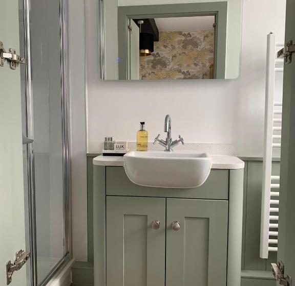 Семейный Номер, Waverley B & B