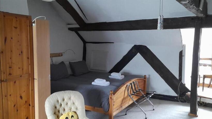 Семейный Номер, The Old Court House Guest House