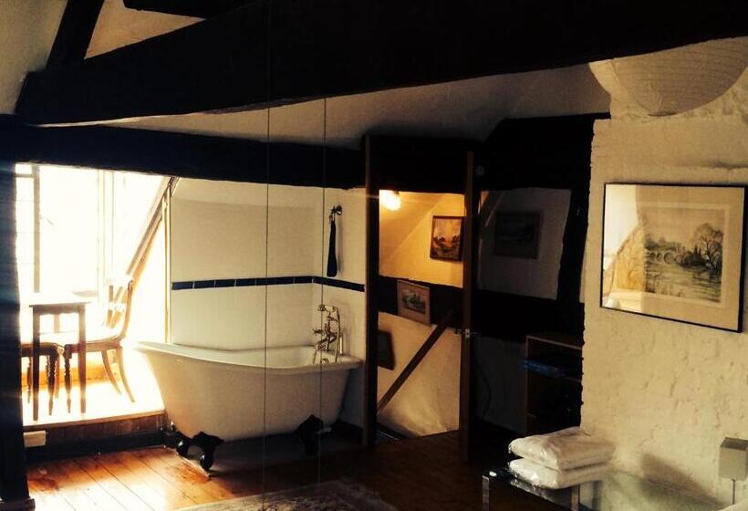 Семейный Номер, The Old Court House Guest House