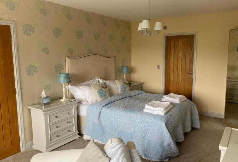 Люкс, The Gables Bed & Breakfast