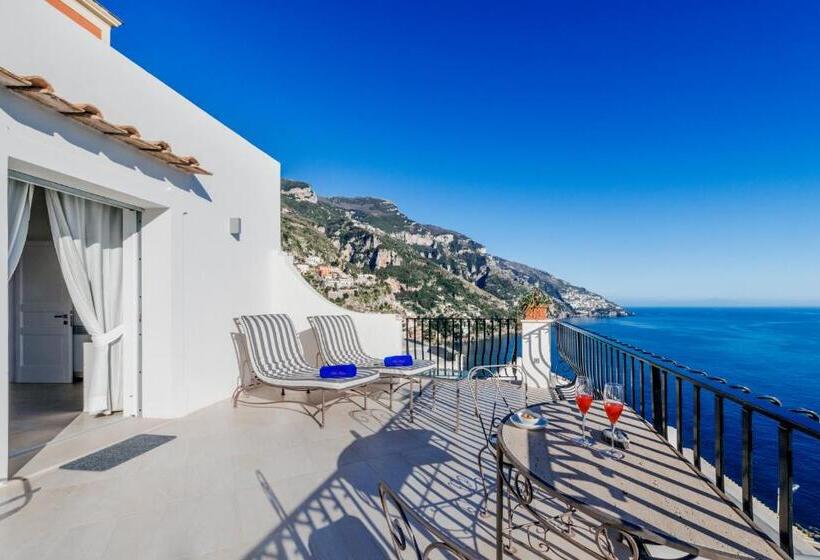 سوییت با چشم‌انداز دریا, Villa Magia