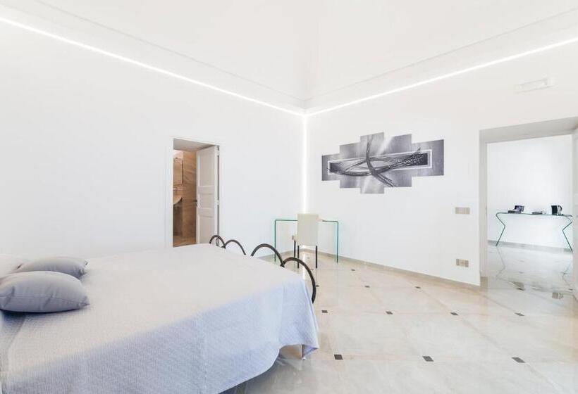 سوییت جونیور با بالکن, Villa Magia