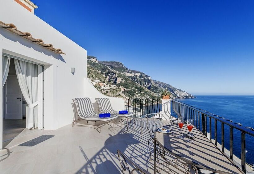 سوییت با چشم‌انداز دریا, Villa Magia