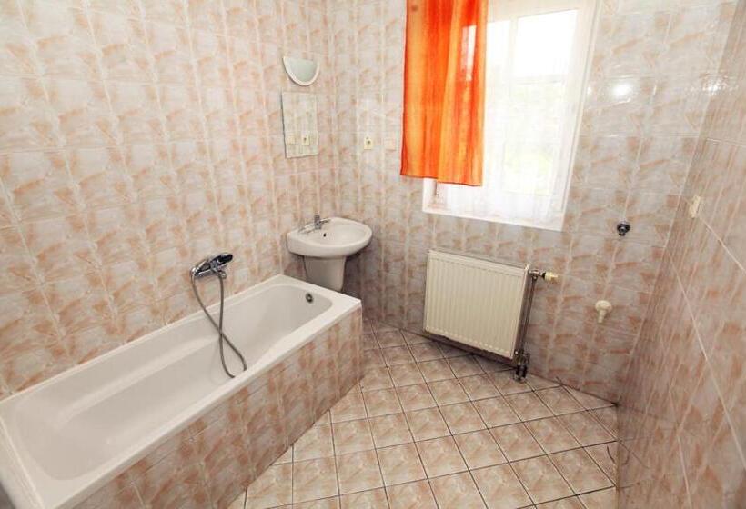 Семейный Номер, Penzion Krasula