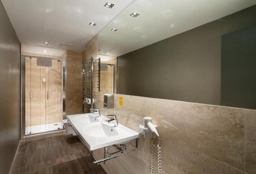 Suite Deluxe, Adam