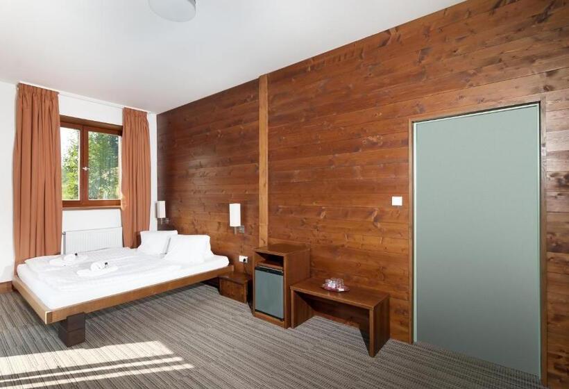 Suite 2 Dormitoare, Adam
