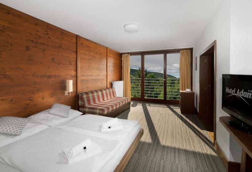 Suite 2 Dormitoare, Adam
