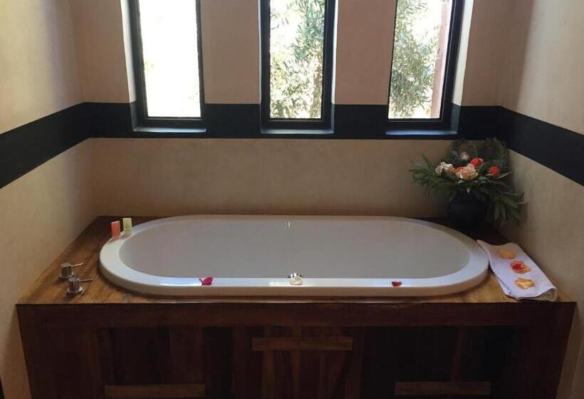 Люкс Повышенной Комфортности, The Capaldi Hotel, Restaurant & Spa