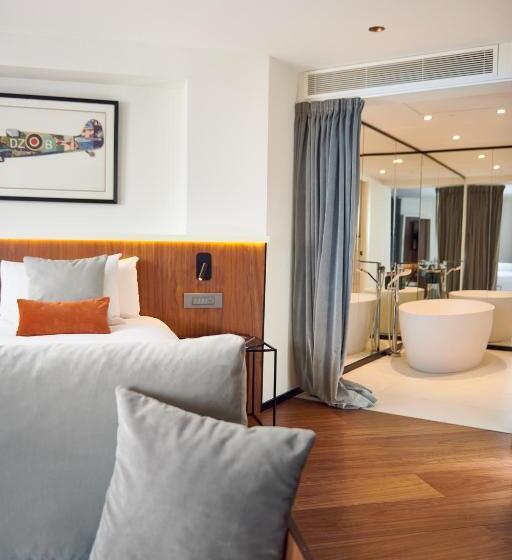 Полулюкс, The Level At Melia White House