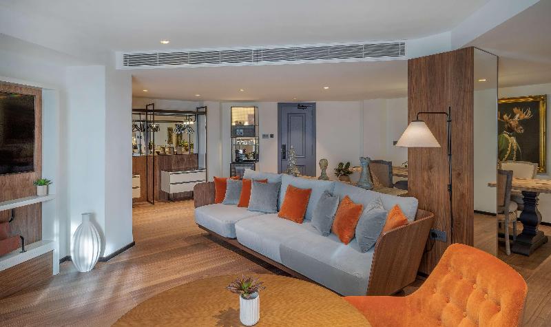 Люкс, The Level At Melia White House