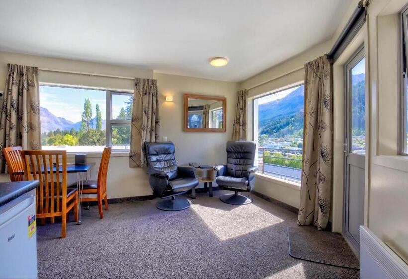 Standard studio with lake view, Caples Court Motel & Apartments