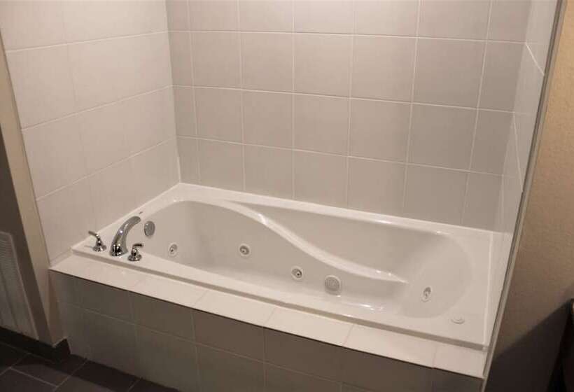 Люкс, Comfort Suites   Dodge City