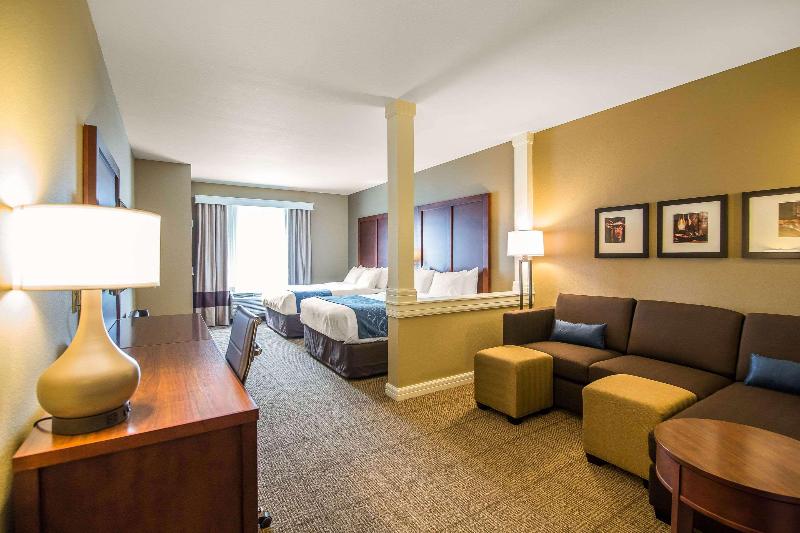 Люкс, Comfort Suites   Dodge City